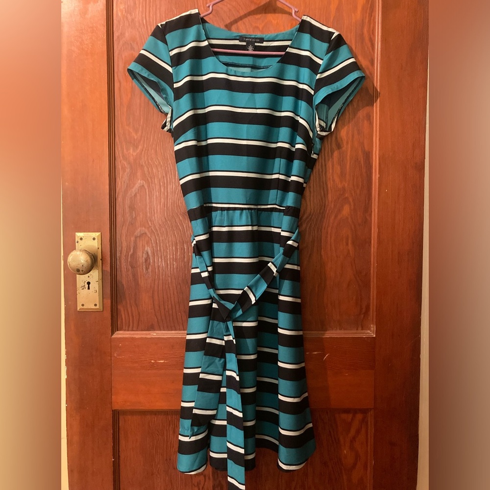 Silky blue stripes midi dress.